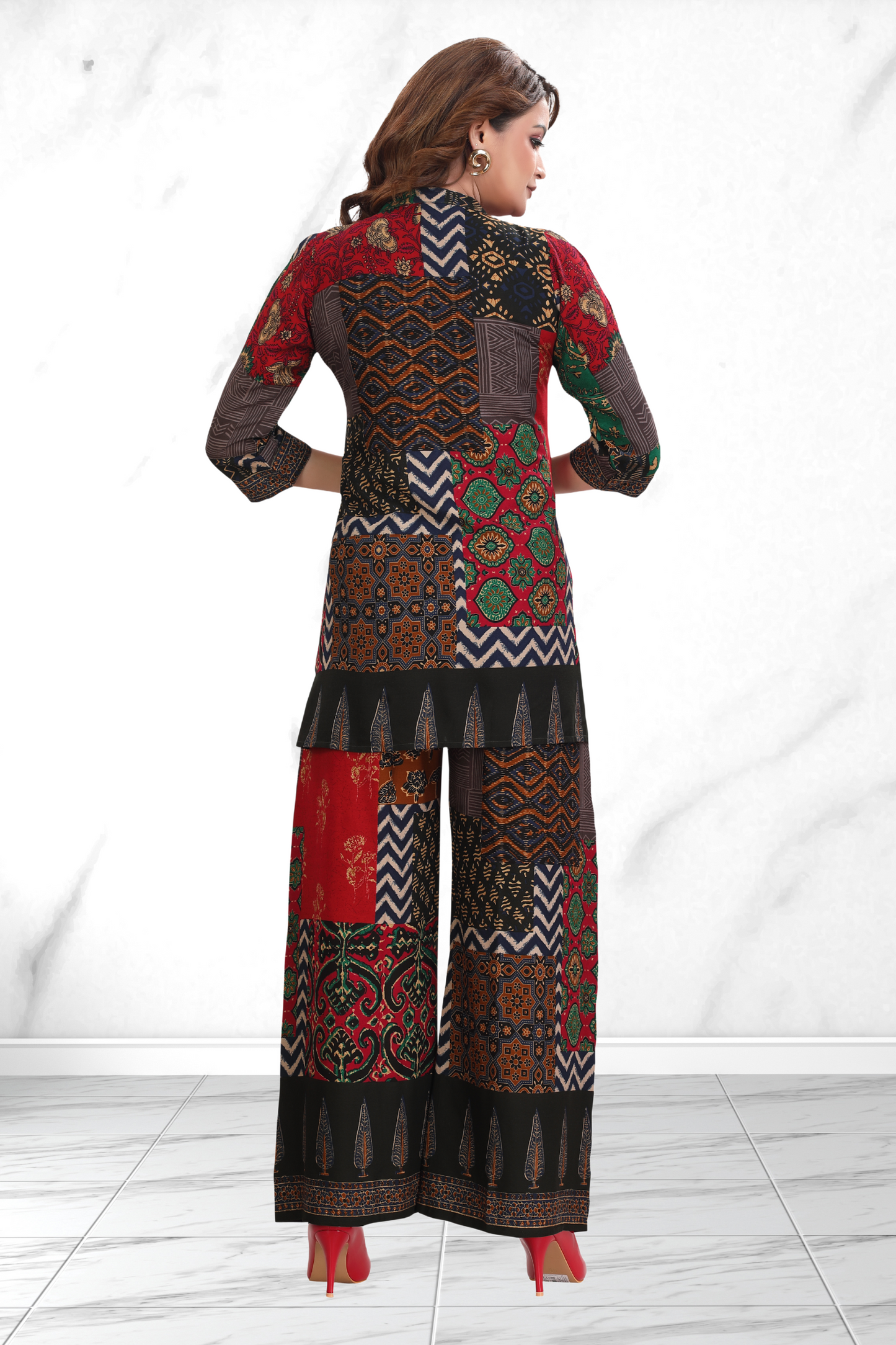 VIBRANT SLIK FUSION SET WITH DESIGNER NECKLINE